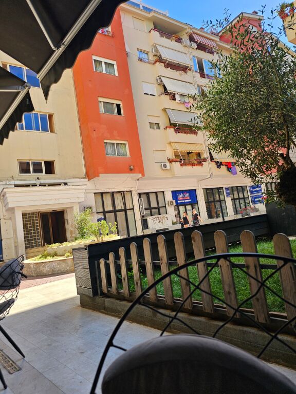 SHITET APARTAMENT 2+1+2 TEK ELEONORA - MARKET ALDI