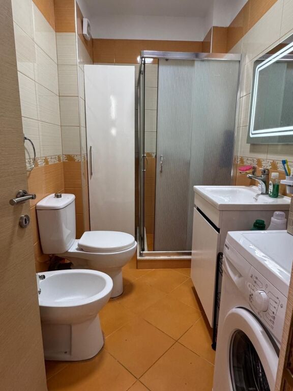 Shitet apartament ne qerret ne vije te pare