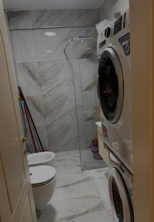 🏡 APARTAMENT 1+1 NË SHITJE – BULEVARDI ZOGU I PARË, (Perballe me Maternitetin e Vjeter )