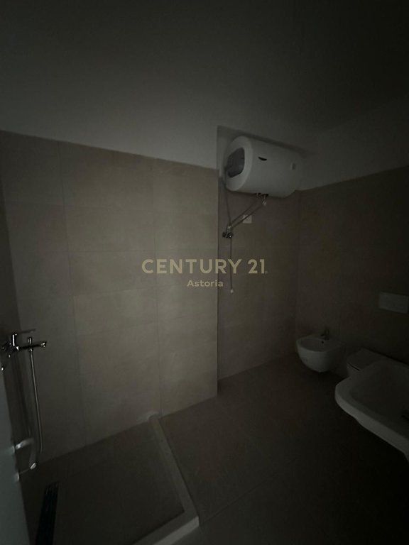 Shitet apartament 3+1+2 në kompleksin Grand Gallery, Yzberish.