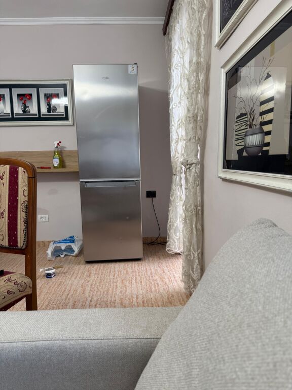 Jepet me qera apartament 2+1 – Tek Xhamia e Tabakëve