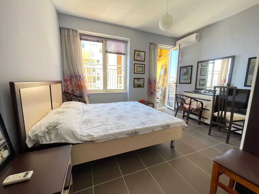 Shitet apartament 2+1+3 ballkone Me pamje nga deti