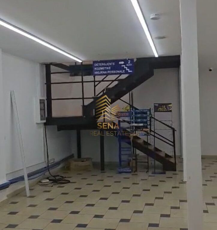 In affitto, locali commerciali duplex 134m², Via Myslym Shyri, 150.000 Lek/mese