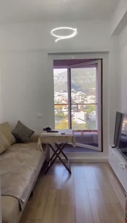 Apartament me qera 1+1