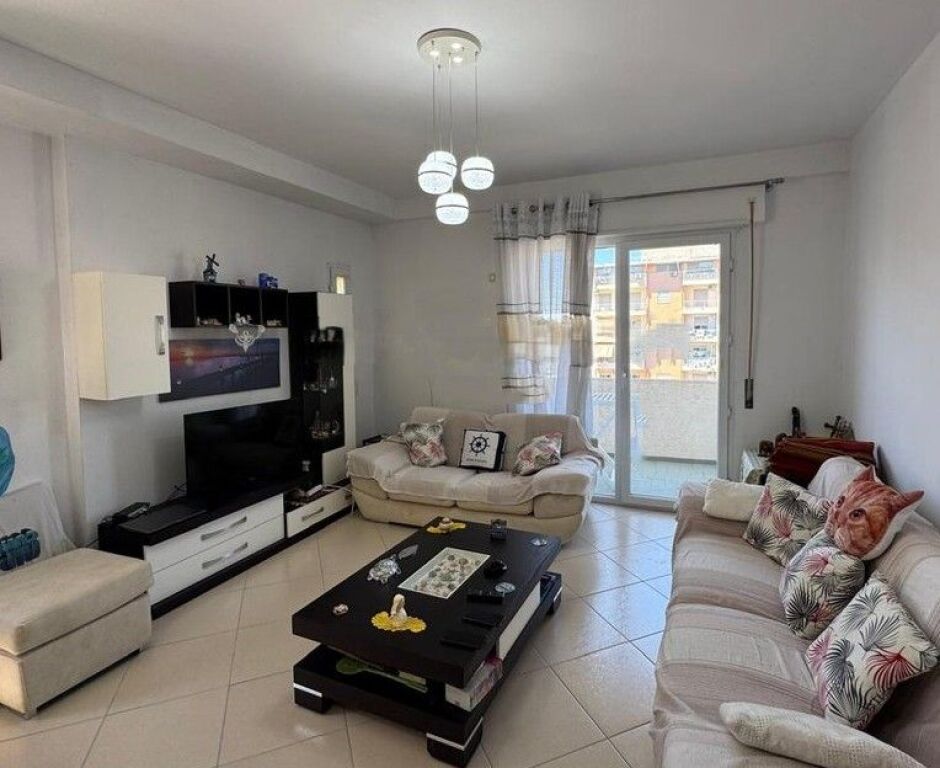 APARTAMENT 2+1+2 PER SHITJE,PRANE KONSULLATES ITALIANE ,LUNGOMARE!