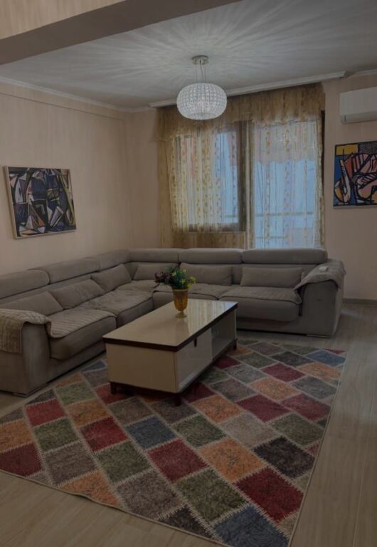 🏡 APARTAMENT 1+1 NË SHITJE – BULEVARDI ZOGU I PARË, (Perballe me Maternitetin e Vjeter )