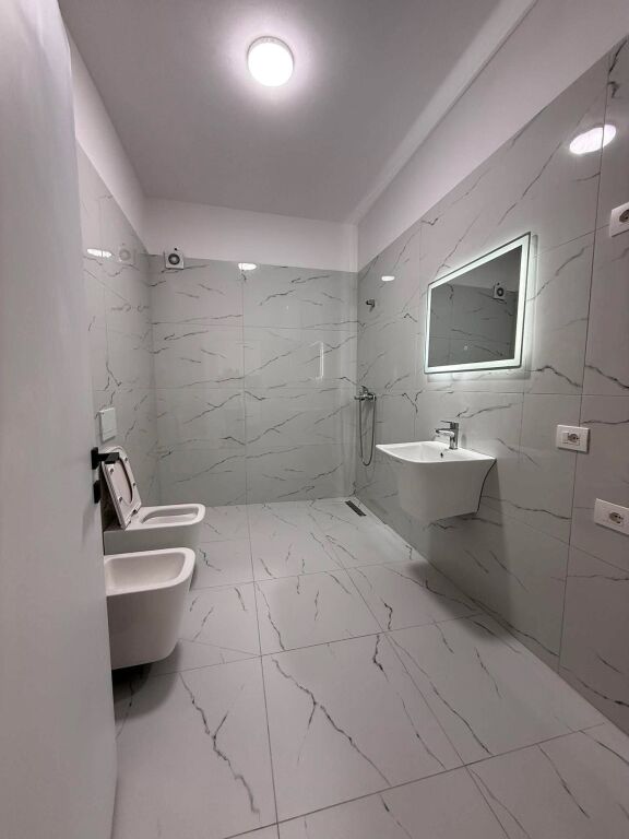 Ullishtes Roundabout Kamez - Donald Trump Boulevard / 350 thousand lek per month