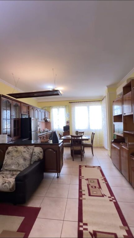 Shitet, Apartament 2+1, Pazari i Ri, Tiranë