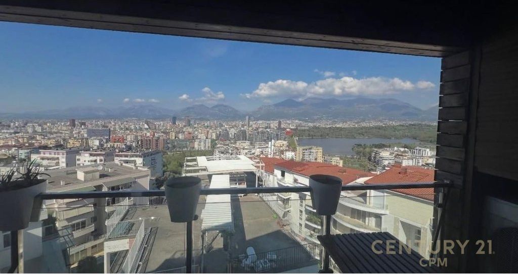 Appartamento 2+1+2 in vendita presso Xhamia Kopshti Botanik 230000€ | 120 m²