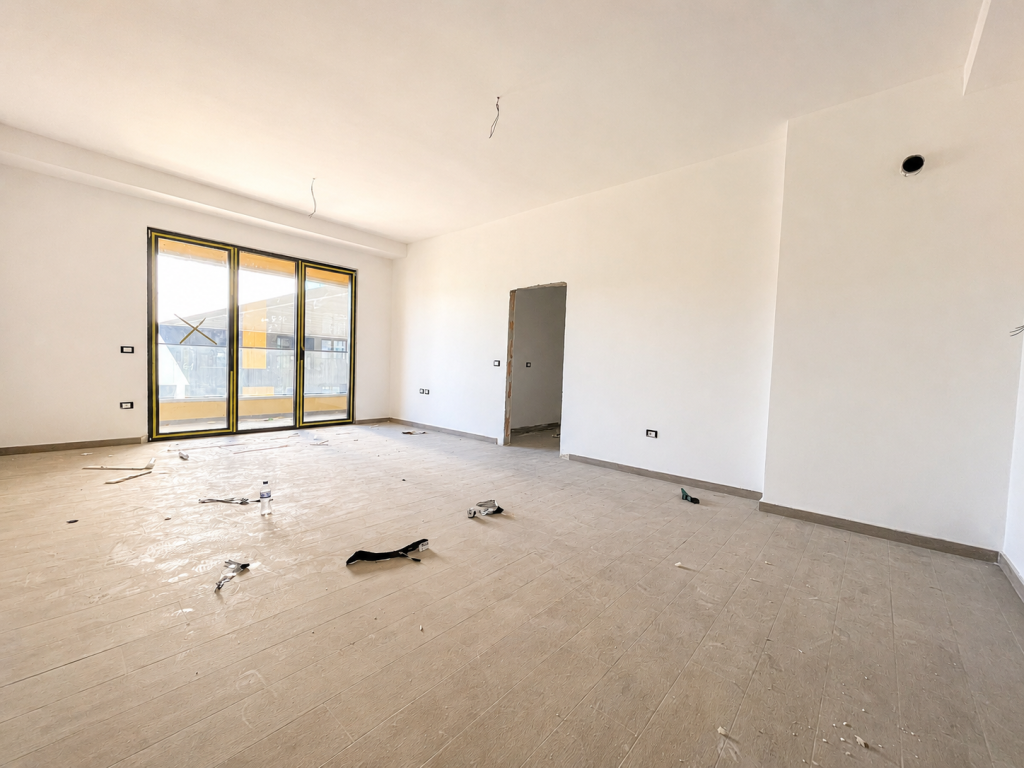Shitet Apartament 3+1, 140 m² tek Square 21, Tiranë
