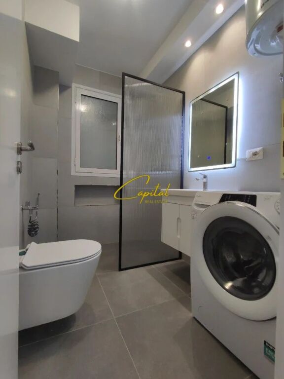APARTAMENT ME QIRA 2+1 RRUGA FORTUZI 800 EURO