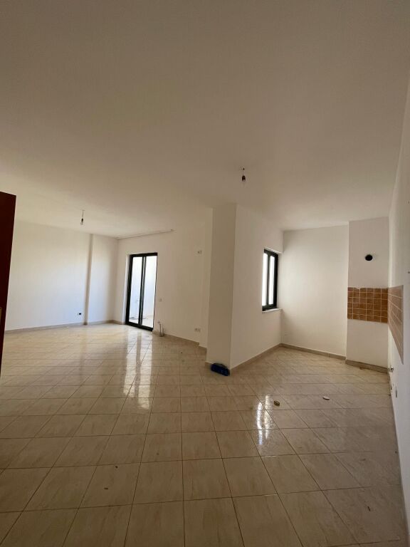 Apartament 2+1+2 për Shitje – Pranë Ish Fabrikës së Bukës, Durrës