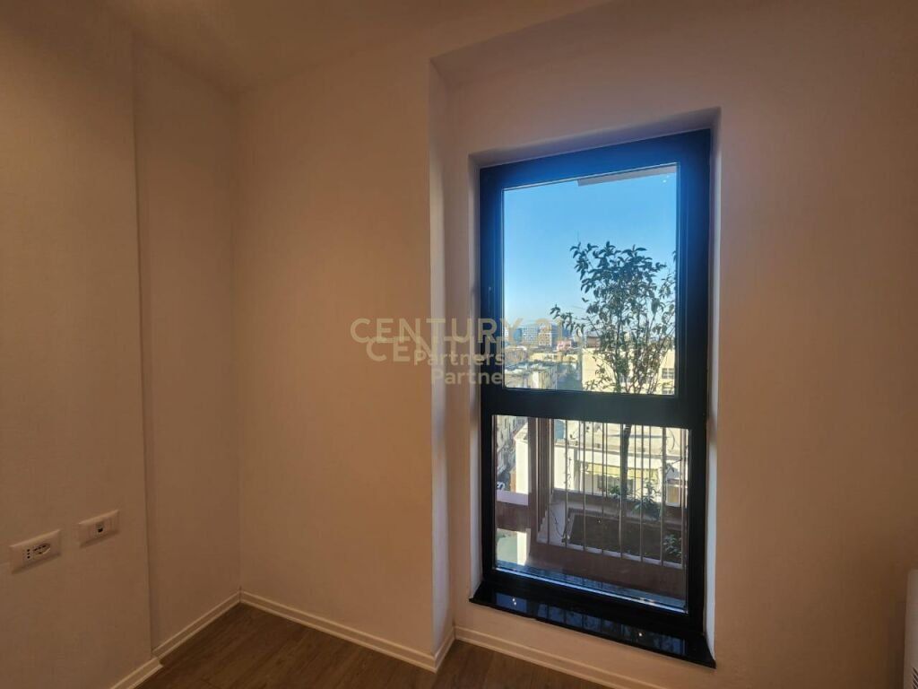 SPAZIO UFFICIO IN AFFITTO NELL'EDIFICIO GARDEN, VIA KAVAJES