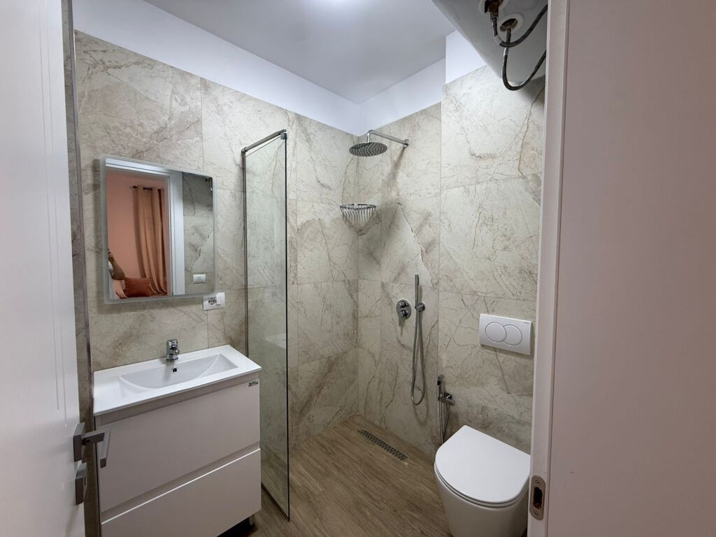 Apartament me qera 1+1 - 📍5 Maj, rruga Lucie Miloti , perballe Black Stone
