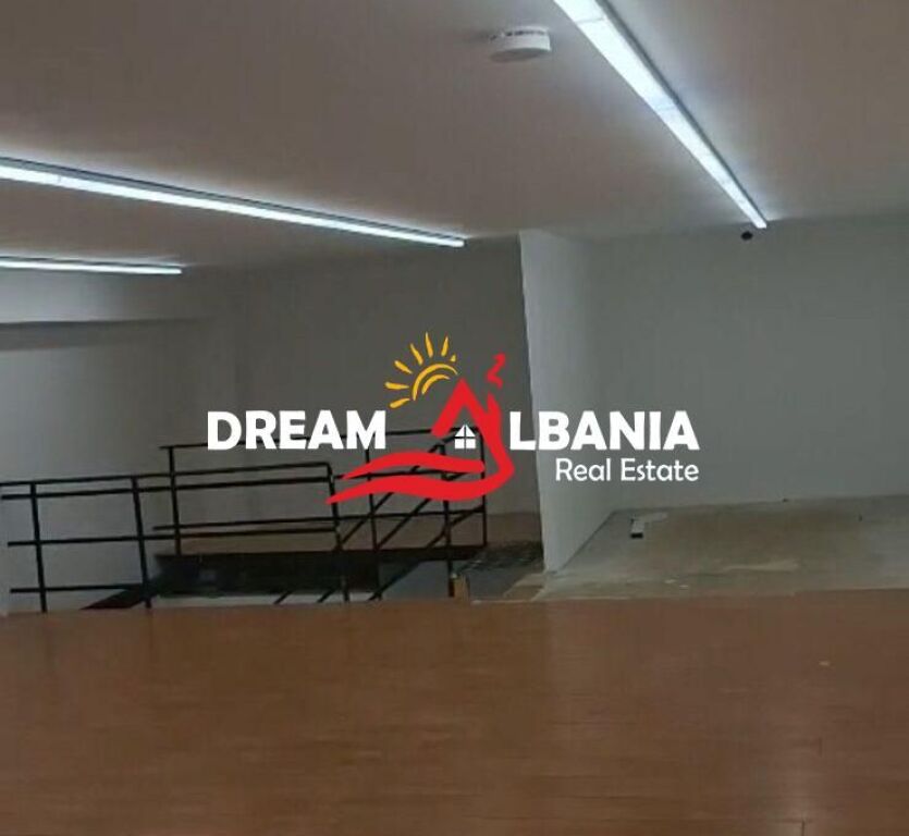 Jepet dyqan dyblex me qera ne rrugen Islam Alla, Tirane (ID 42711089)