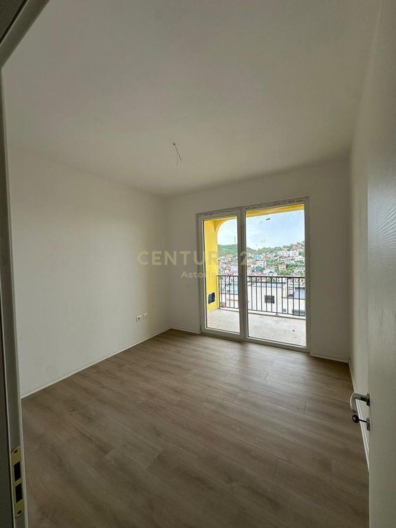 Shitet apartament 3+1+2 në kompleksin Grand Gallery, Yzberish.