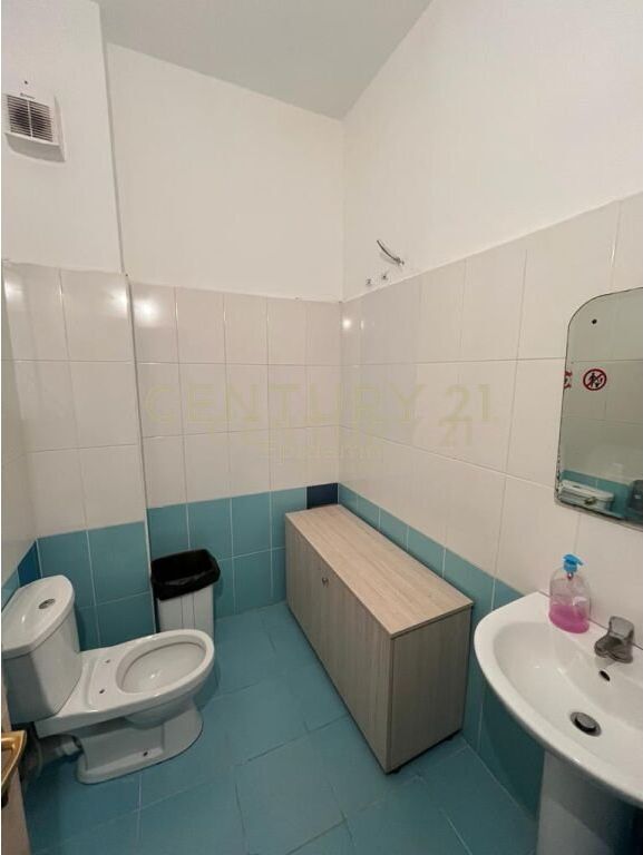 Locale Commerciale in Affitto a Kazazi, Durrës - 800€ | 160 m²