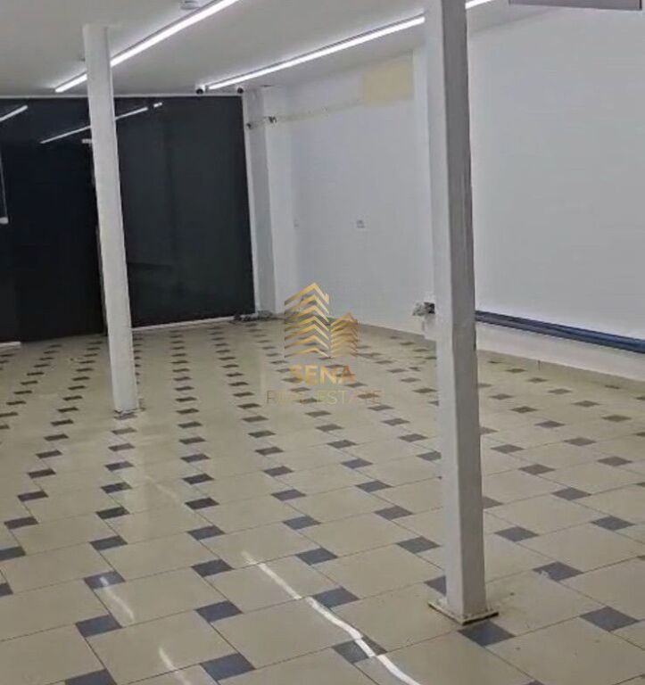 In affitto, locali commerciali duplex 134m², Via Myslym Shyri, 150.000 Lek/mese