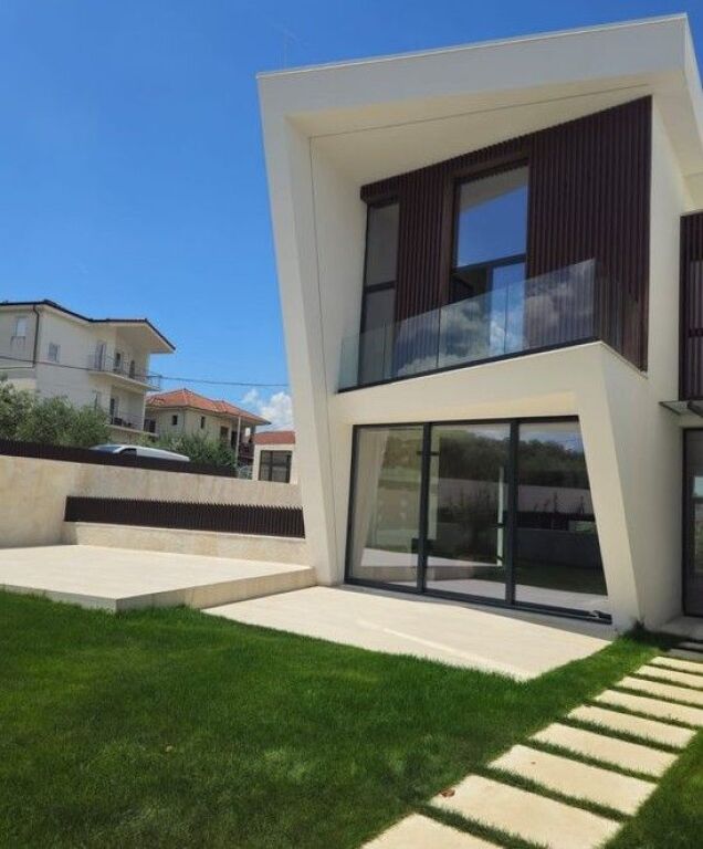 VILË MODERNE PËR SHITJE – MJULL -BATHORE