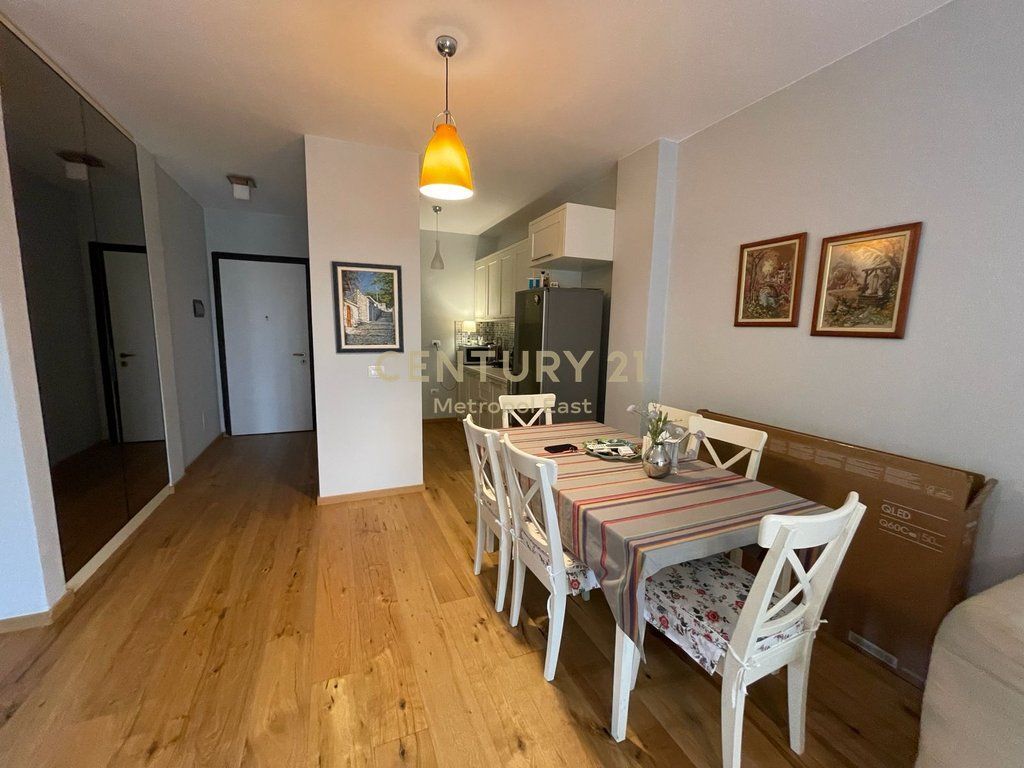Jepet me qira Apartament Elegant 1+1 me Parkim vetëm 2 Minuta nga TEG EAST143210