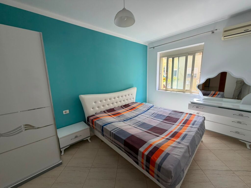 Jepet apartament 2+1 me qera tek liqeni i thate