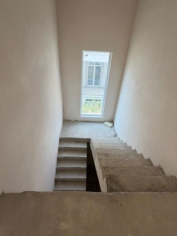 Villa with swimming pool for sale rolling hills 2