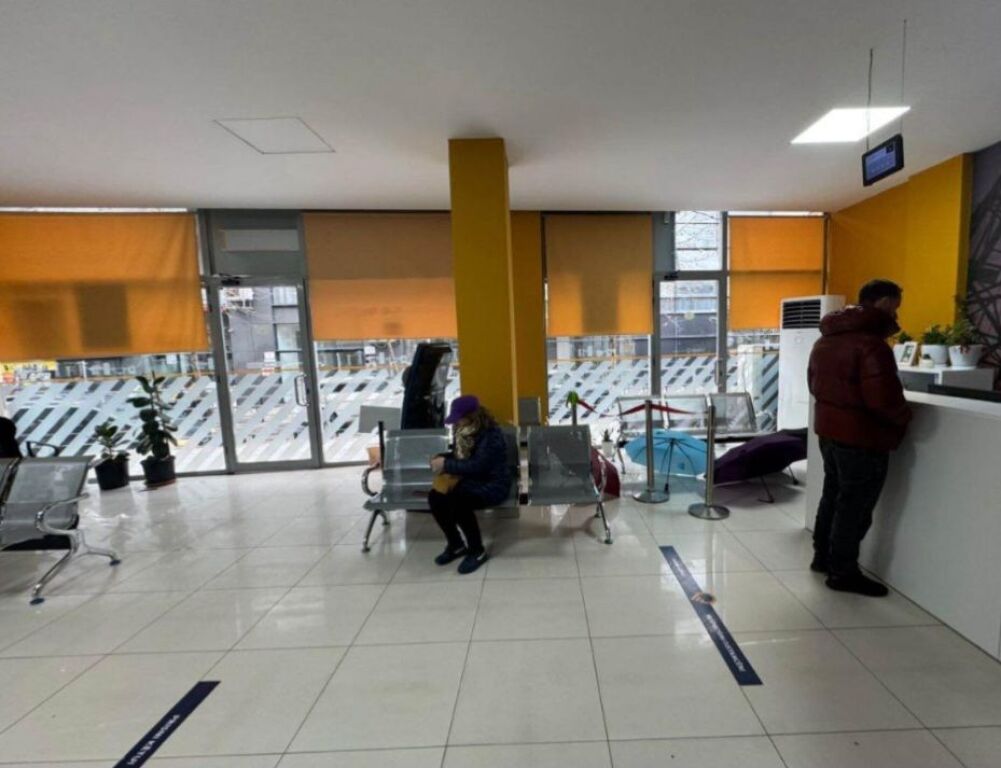 Ambient 200 m2 kati 0 Komuna Parisit