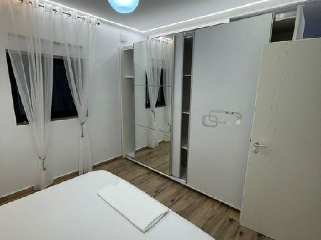 Shitet , Apartament 1+1 , Mine Peza , Tirane