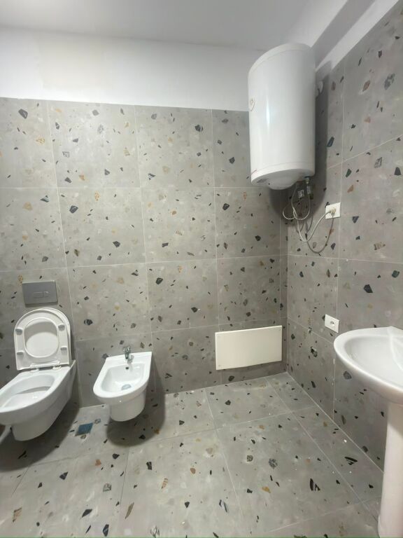 Jepet me qira 2+1+1 Urban Gate Astir 500 mije leke