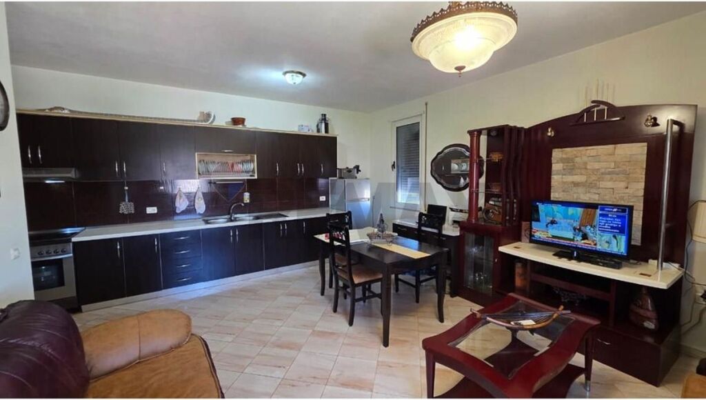 Shitet apartament 2+1, Misto Mame