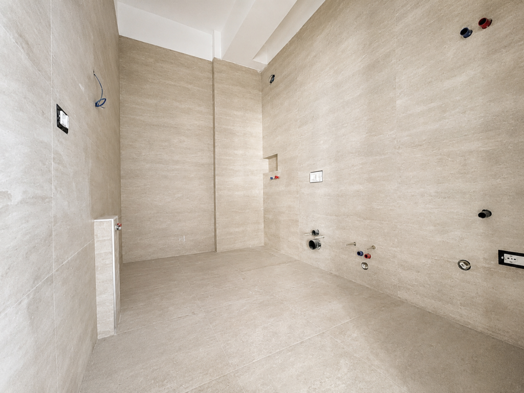 Shitet Apartament 3+1, 140 m² tek Square 21, Tiranë