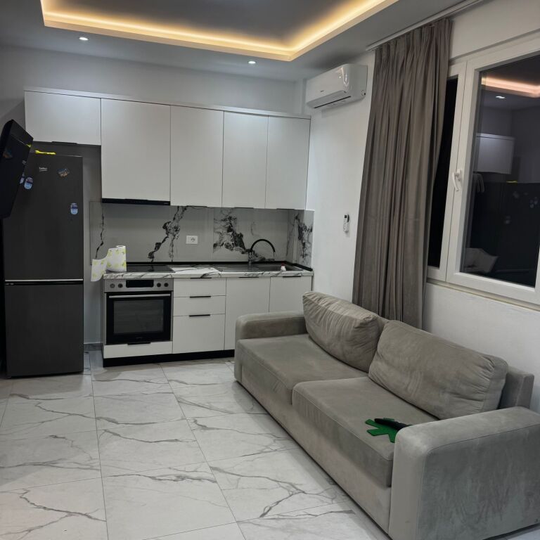 Affittasi ingresso 1+1+Posto Auto in Via 5 Maggio