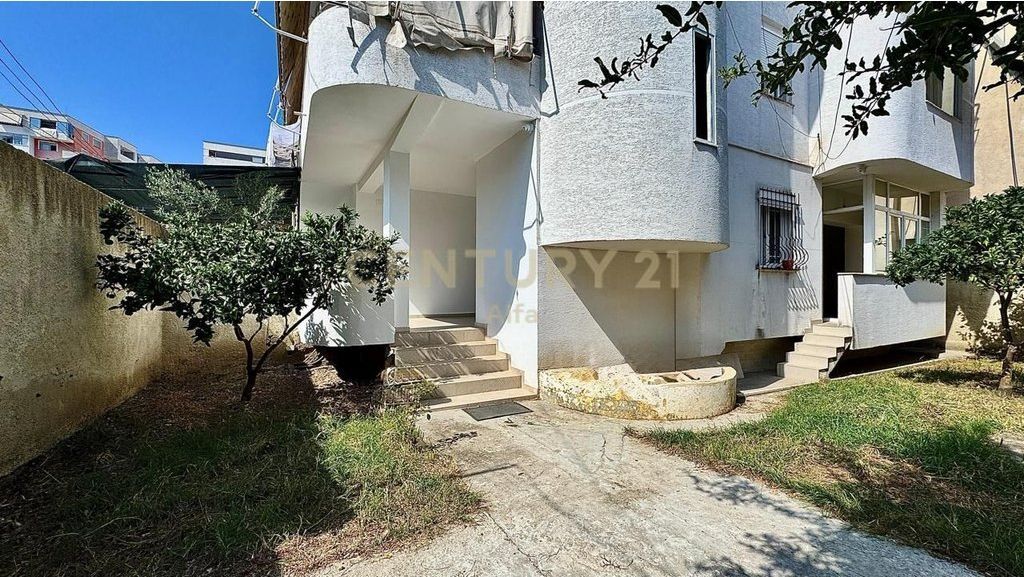 In vendita piano villa 2+1 con ingresso indipendente e cortile privato, Misto Mame!
