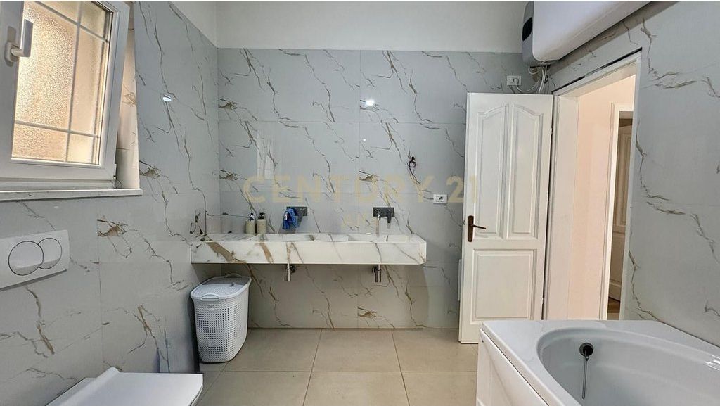 In vendita piano villa 2+1 con ingresso indipendente e cortile privato, Misto Mame!