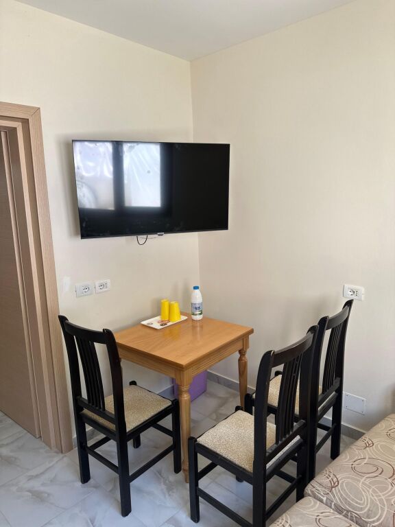 Qera | Shtëpi private 2 + 1 | Rruga Shefqet Kuka | 450 €/muaj