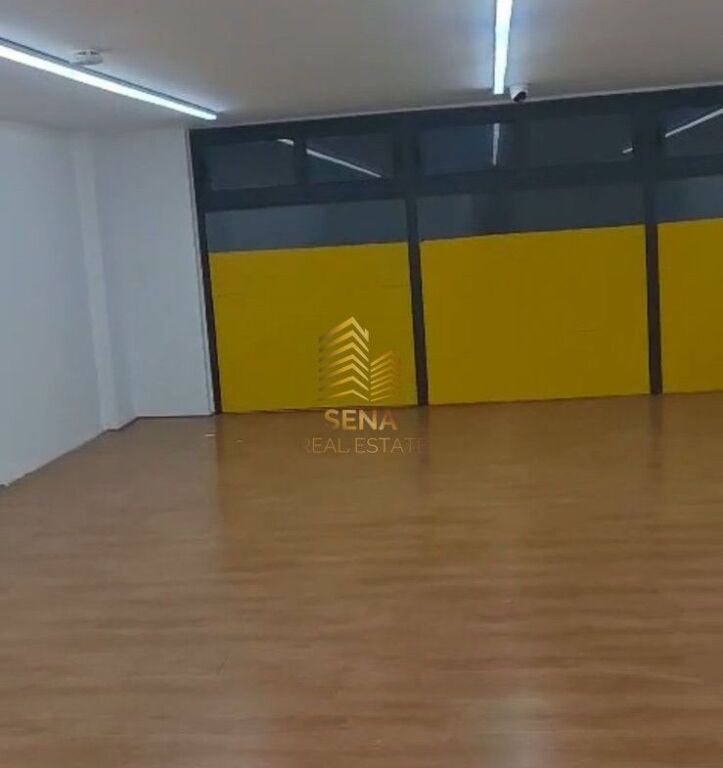 In affitto, locali commerciali duplex 134m², Via Myslym Shyri, 150.000 Lek/mese