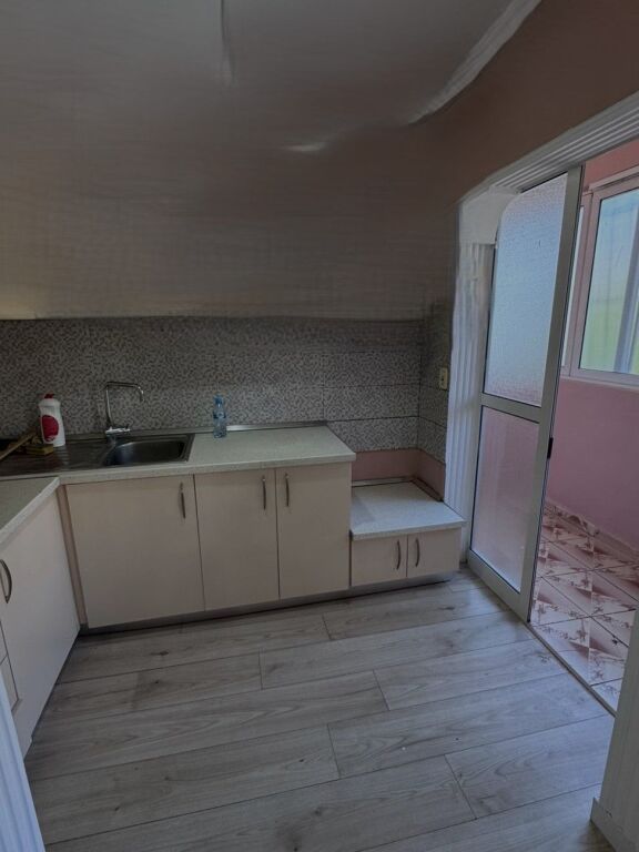 🏡 Shitet Apartament 1+1 tek Rruga Irfan Tomini
