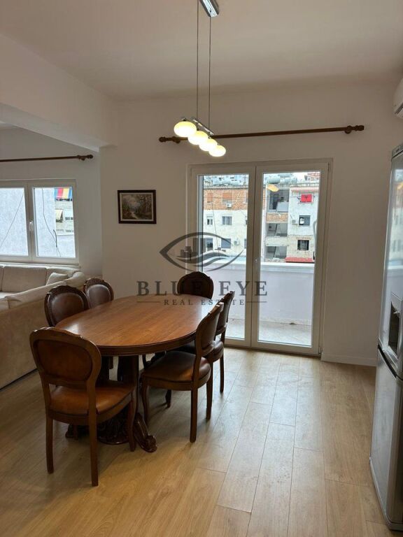 Apartament 2+1+2 për Shitje pranë Markatës