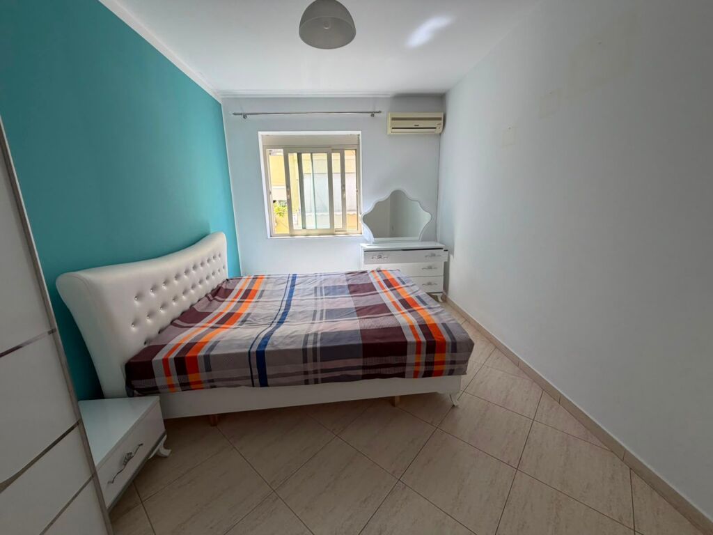 Jepet apartament 2+1 me qera tek liqeni i thate