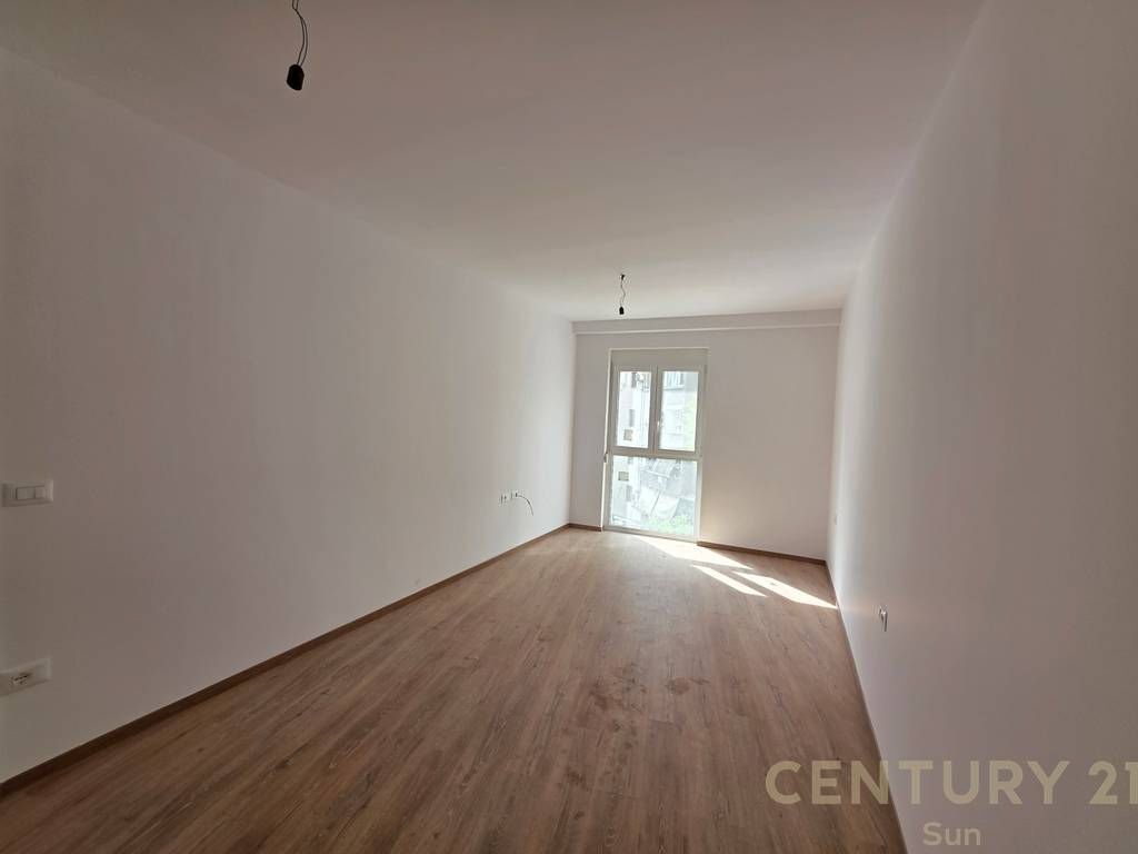 UFFICIO IN AFFITTO VICINO AIR ALBANIA 1.300 € /Mese
