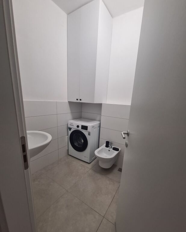 Affitto | Apartament 1 + 1 | Rruga Ali Visha | 700 €/mese