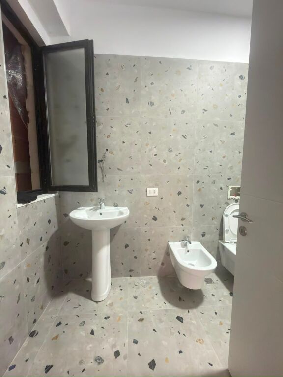 Jepet me qira 2+1+1 Urban Gate Astir 500 mije leke