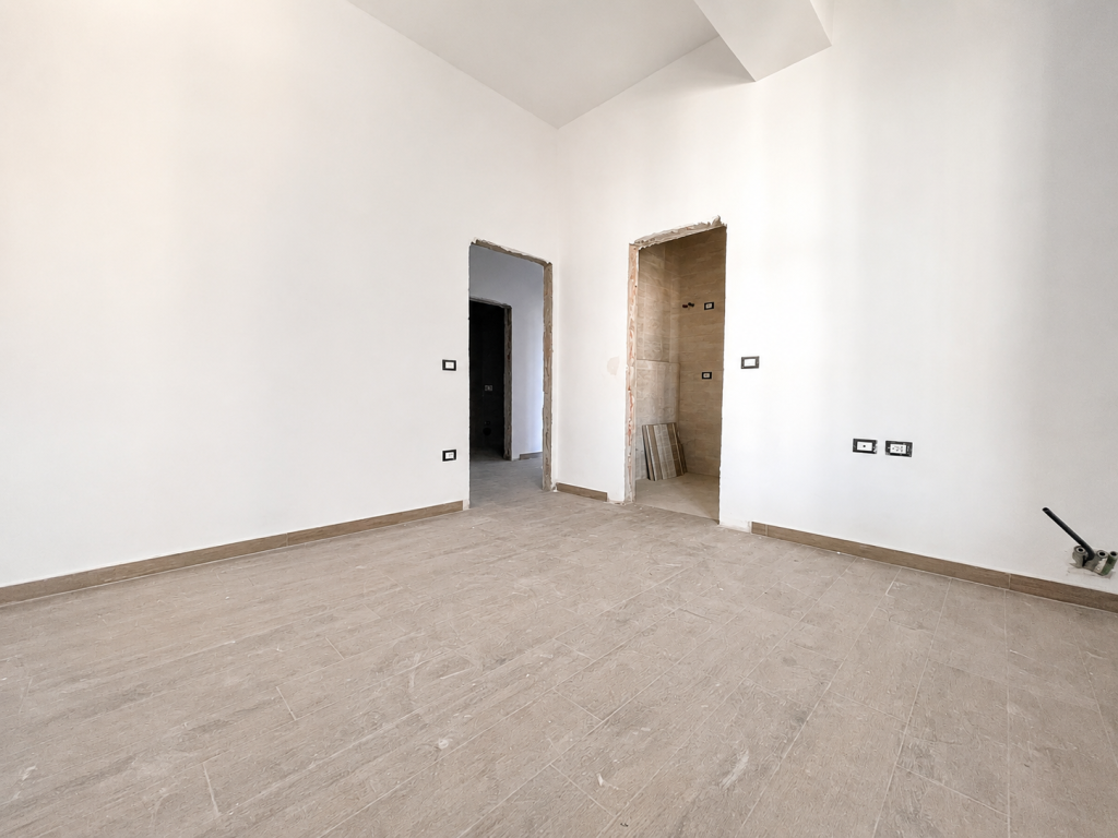 Shitet Apartament 3+1, 140 m² tek Square 21, Tiranë