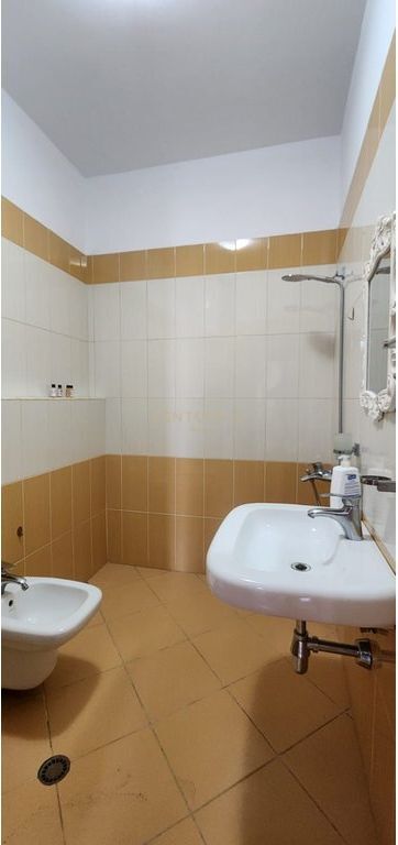 JEPET ME QERA APARTAMENT 3+1+2 PRANE PORTIT !