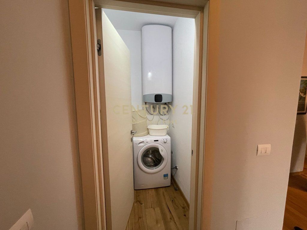 Jepet me qira Apartament Elegant 1+1 me Parkim vetëm 2 Minuta nga TEG