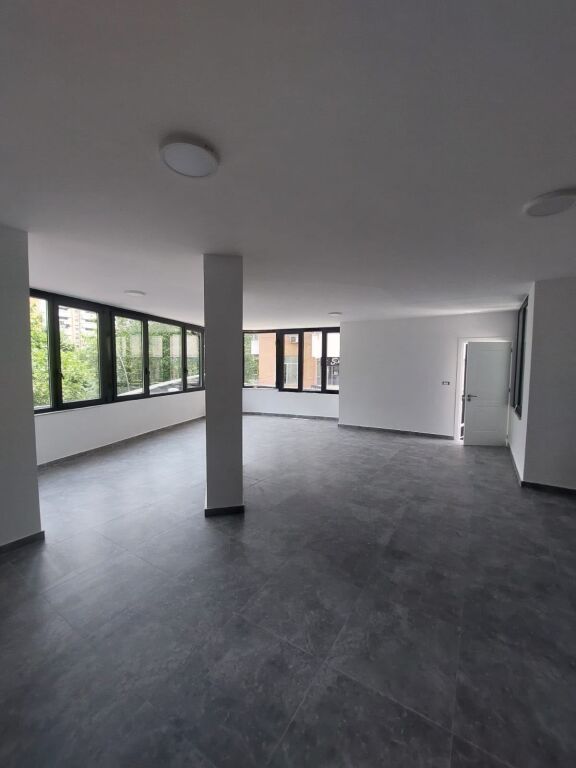 ZYRE PER QERA 150 M2 RRUGA E KAVAJES