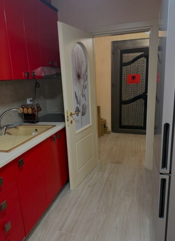 🏡 APARTAMENT 1+1 NË SHITJE – BULEVARDI ZOGU I PARË, (Perballe me Maternitetin e Vjeter )