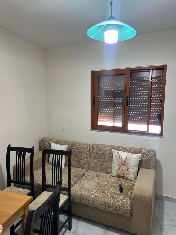 Qera | Shtëpi private 2 + 1 | Rruga Shefqet Kuka | 450 €/muaj