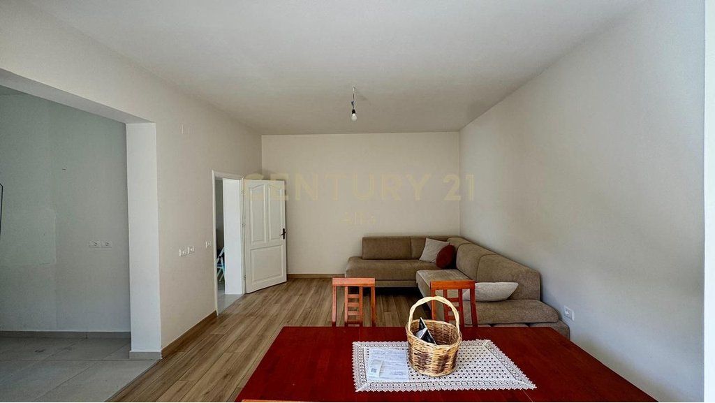 In vendita piano villa 2+1 con ingresso indipendente e cortile privato, Misto Mame!