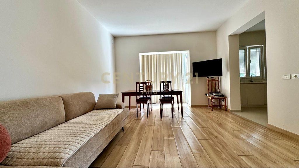 In vendita piano villa 2+1 con ingresso indipendente e cortile privato, Misto Mame!